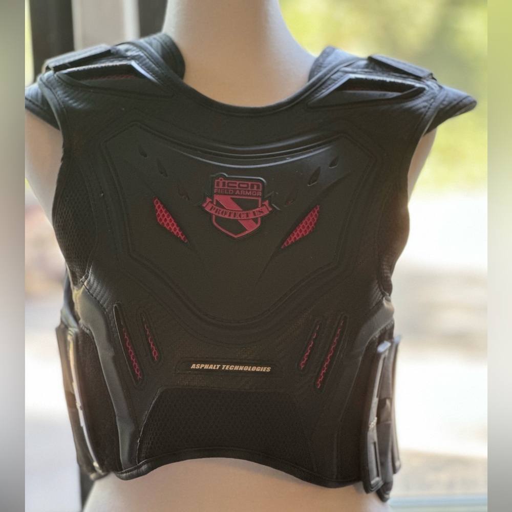 Female Icon Striker vest